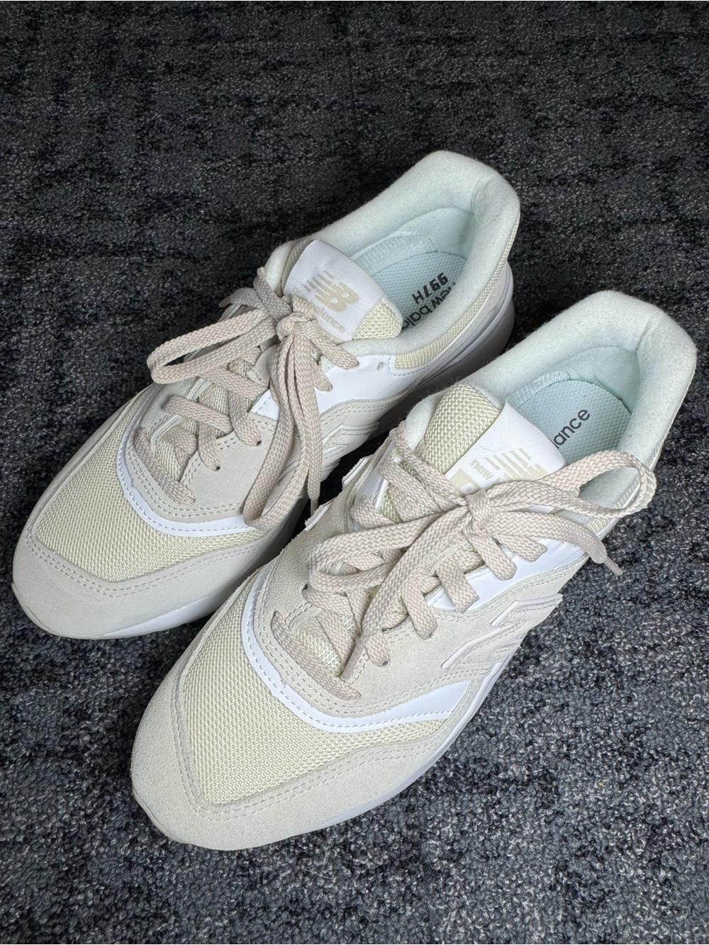 New Balance Women's 997h Sneaker Size 8